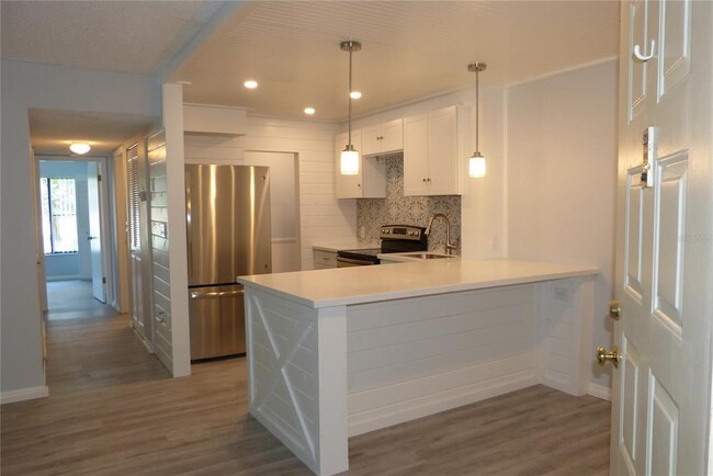 Foto del edificio - 2655 Pine Ridge Way N