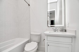 Building Photo - 2303 Yupon St