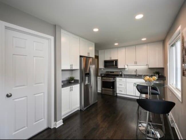 Building Photo - 355 N 2nd Ave