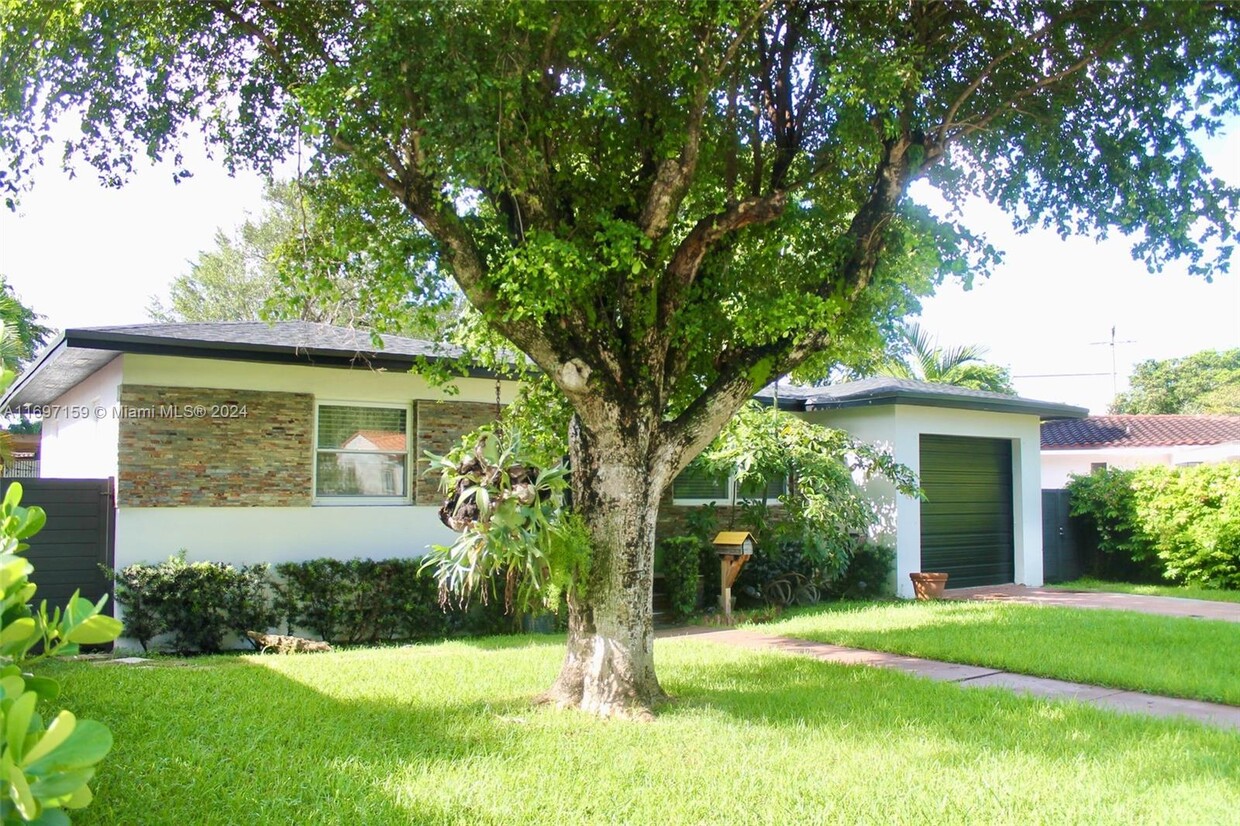 Foto principal - 5810 SW 10th St