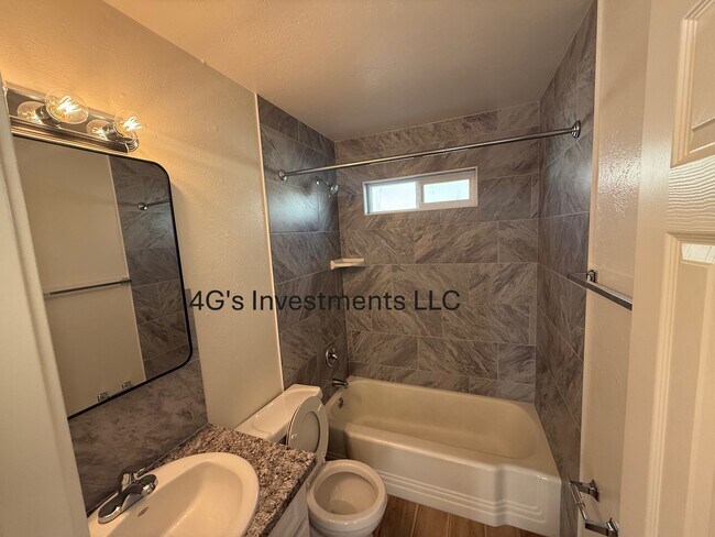 Foto del edificio - 3302 E Edgecliff Dr