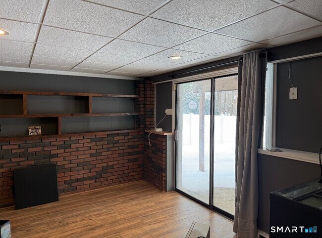 Foto del edificio - 143 Maple Ave