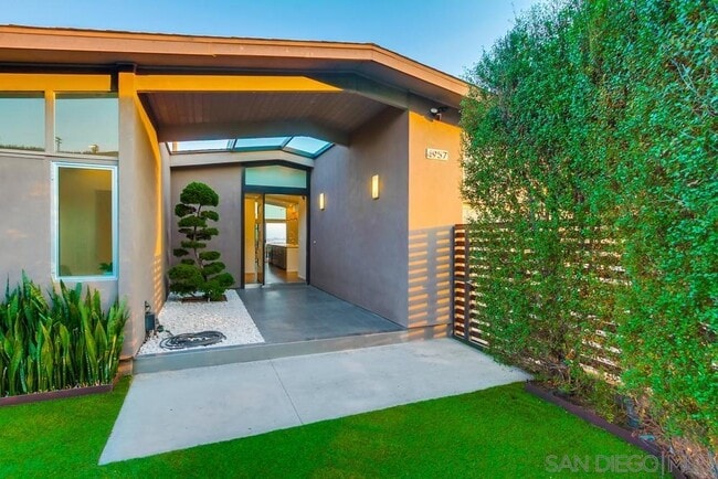 Building Photo - 4957 Pacifica Dr