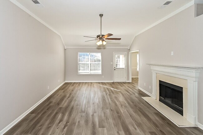 Foto del edificio - 7831 Tankard Dr