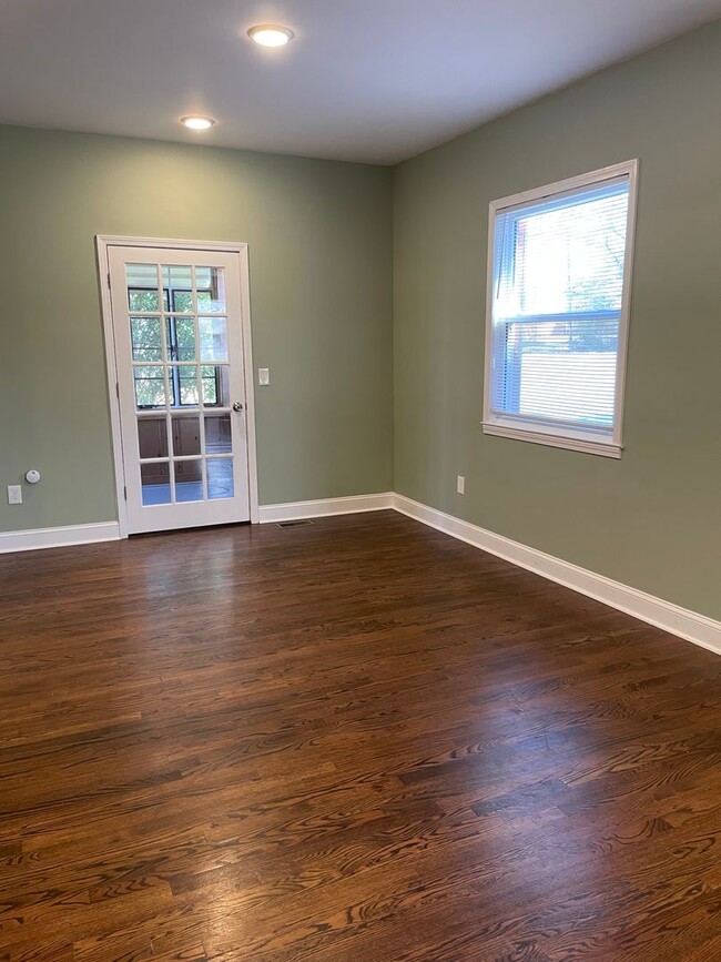 Building Photo - Beautiful Remodeled Home in Donelson