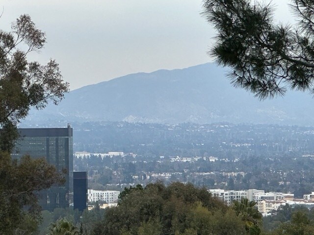 Foto del edificio - 5128 Llano Dr