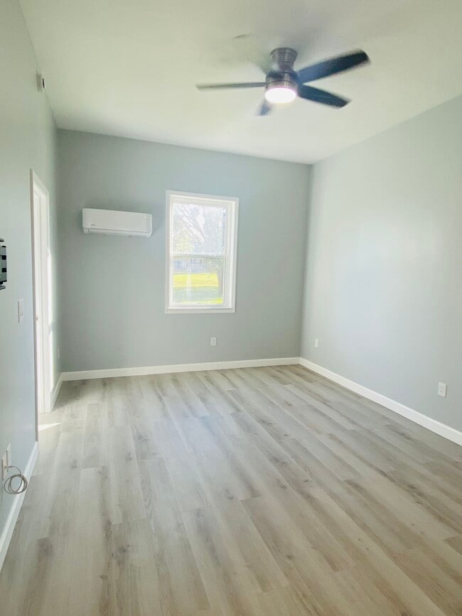 Building Photo - 628 Hills Blvd