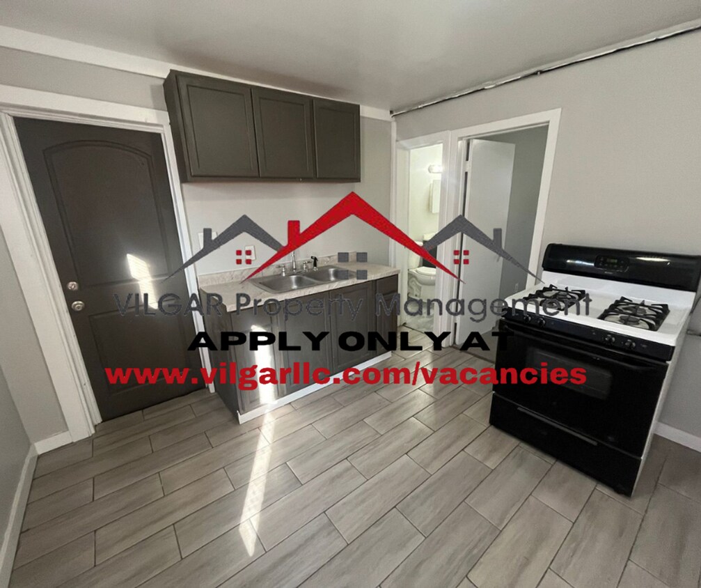 Foto principal - 3732 Deodar St