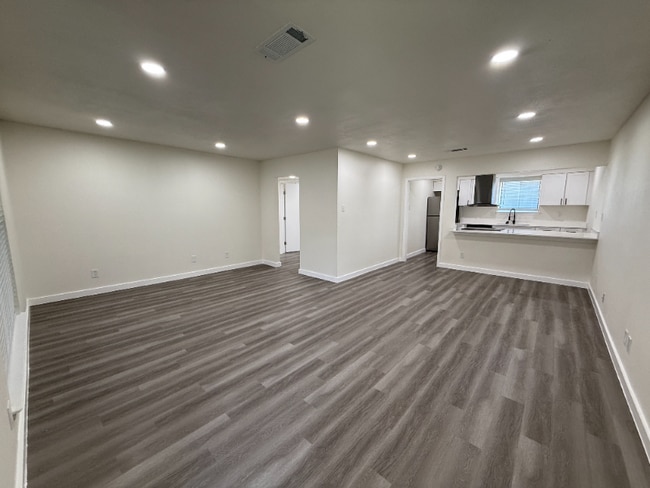 Building Photo - 5221 Bonita Ave