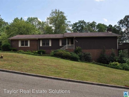 Primary Photo - 404 Fairway Dr SW