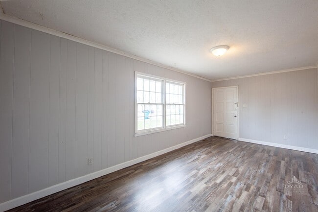 Building Photo - 69 Carolane Dr