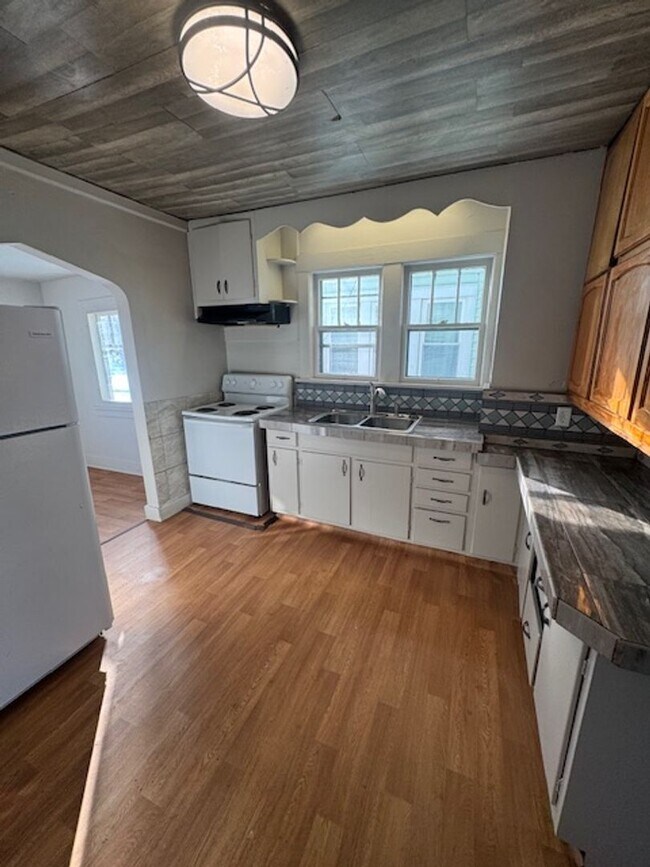 Foto del edificio - 2328 N Anthony Blvd