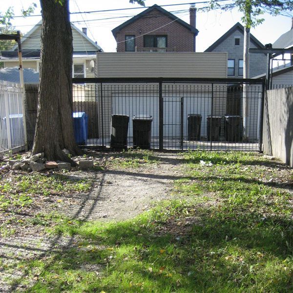 Foto del edificio - 1646 N Artesian Ave
