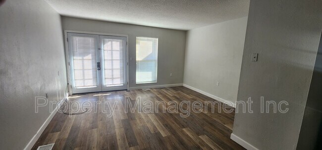 Building Photo - 404 Sunny Ln