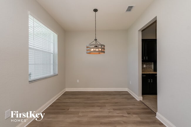 Building Photo - 5812 Valentino Way
