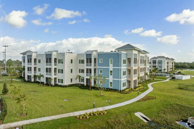 Building Photo - Aviva Port St. Lucie