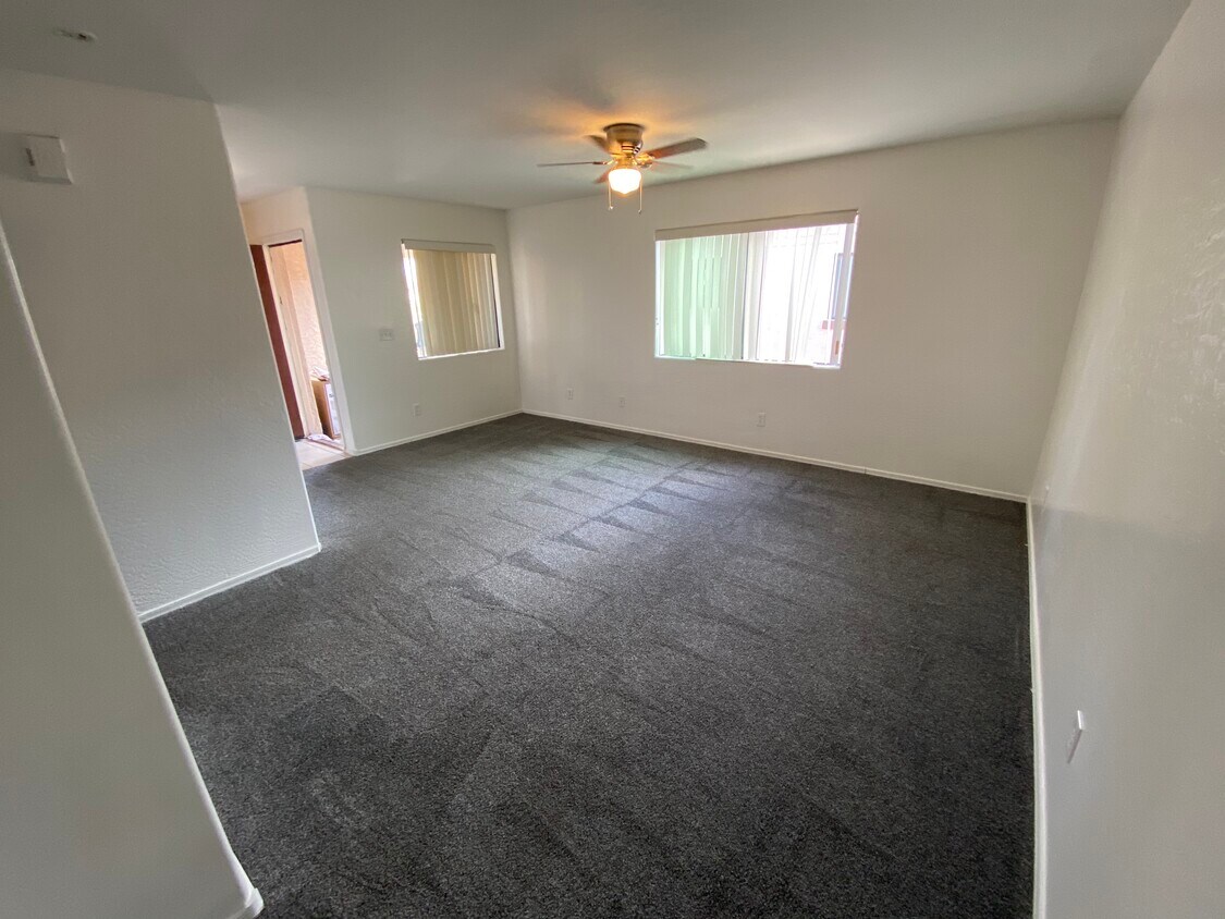 Living room - 414 E 10th Ave