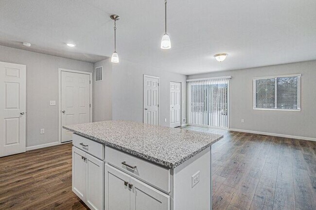 Building Photo - 2220 Macatawa Ln