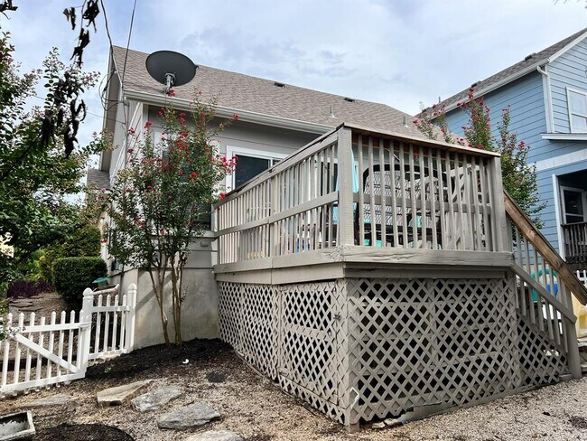 Foto del edificio - 1310 E 3rd St