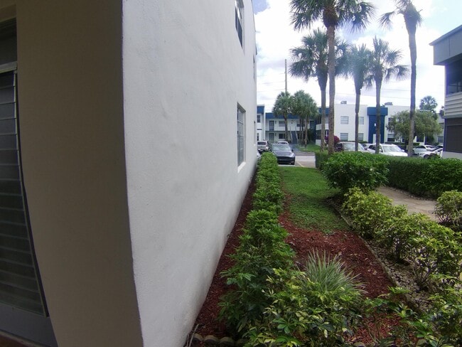 Building Photo - 537 Normandy Ln