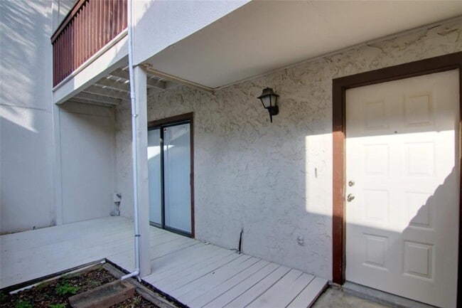 Building Photo - 3915 Tanglewilde St