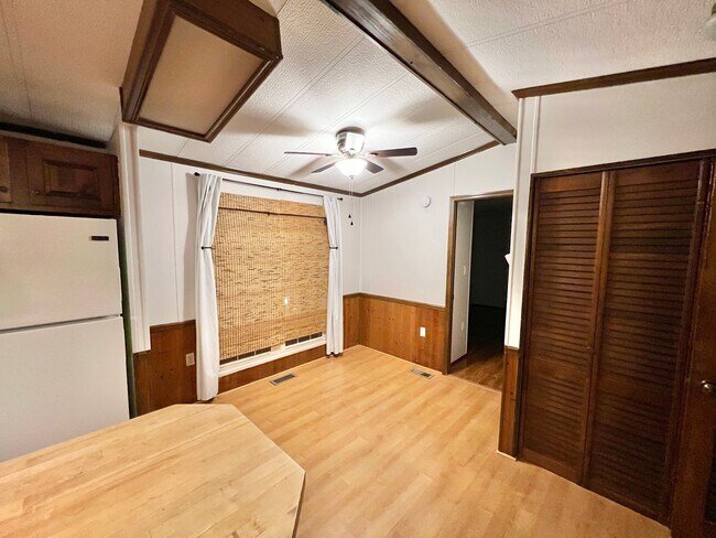 Foto del edificio - 136 Millvale Rd