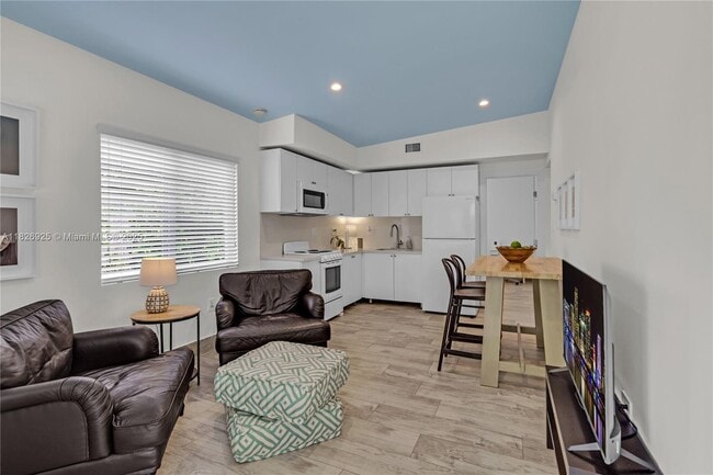 Foto del edificio - 3850 Charles Ter