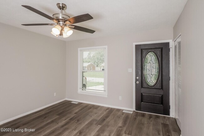 Foto del edificio - 7415 Hallmark Dr