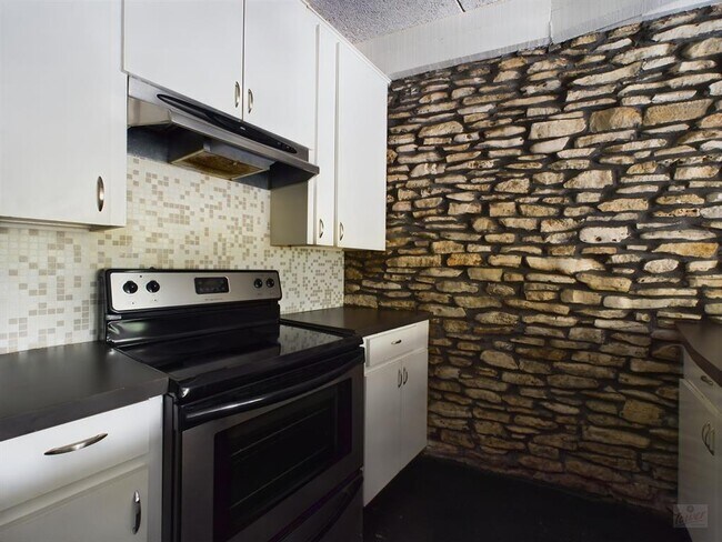 Foto del edificio - 2308 Enfield Rd