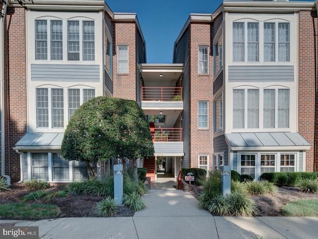 Building Photo - 2708 Summerview Way