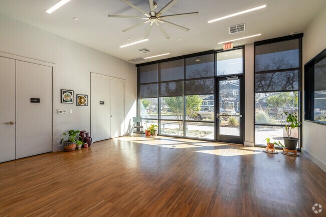 Estudio de yoga - Travis Flats