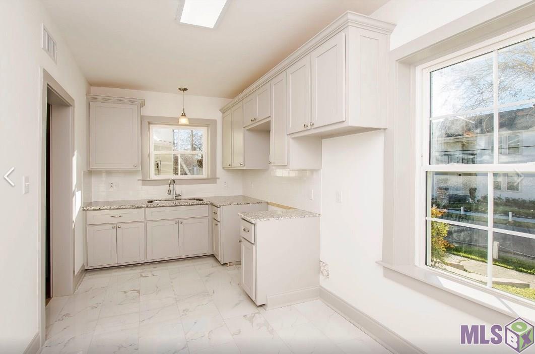 Foto principal - 3241 Carlotta St