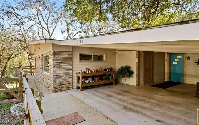 Building Photo - 123 Canyon Rd