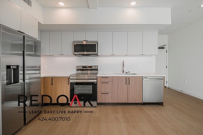 Building Photo - 856 S Gramercy Dr