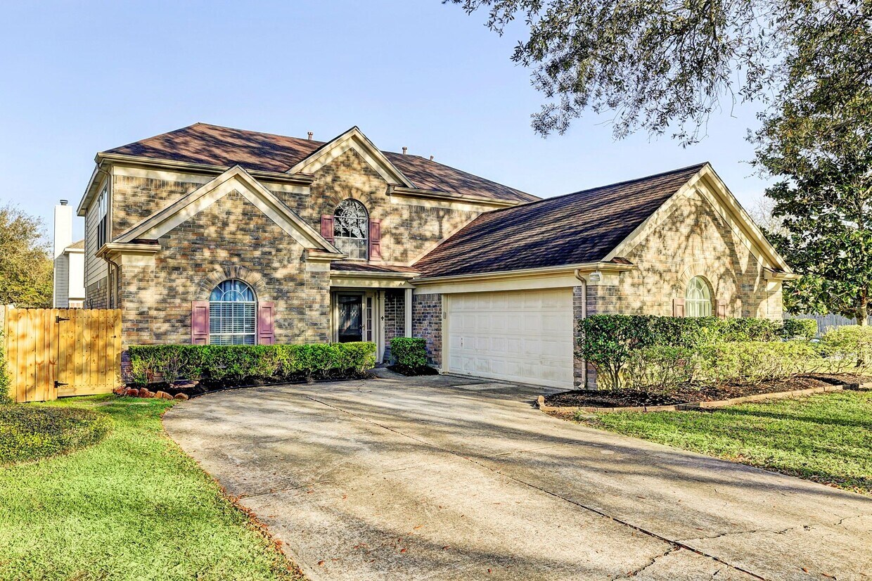 Foto principal - 3911 Spring Garden Dr