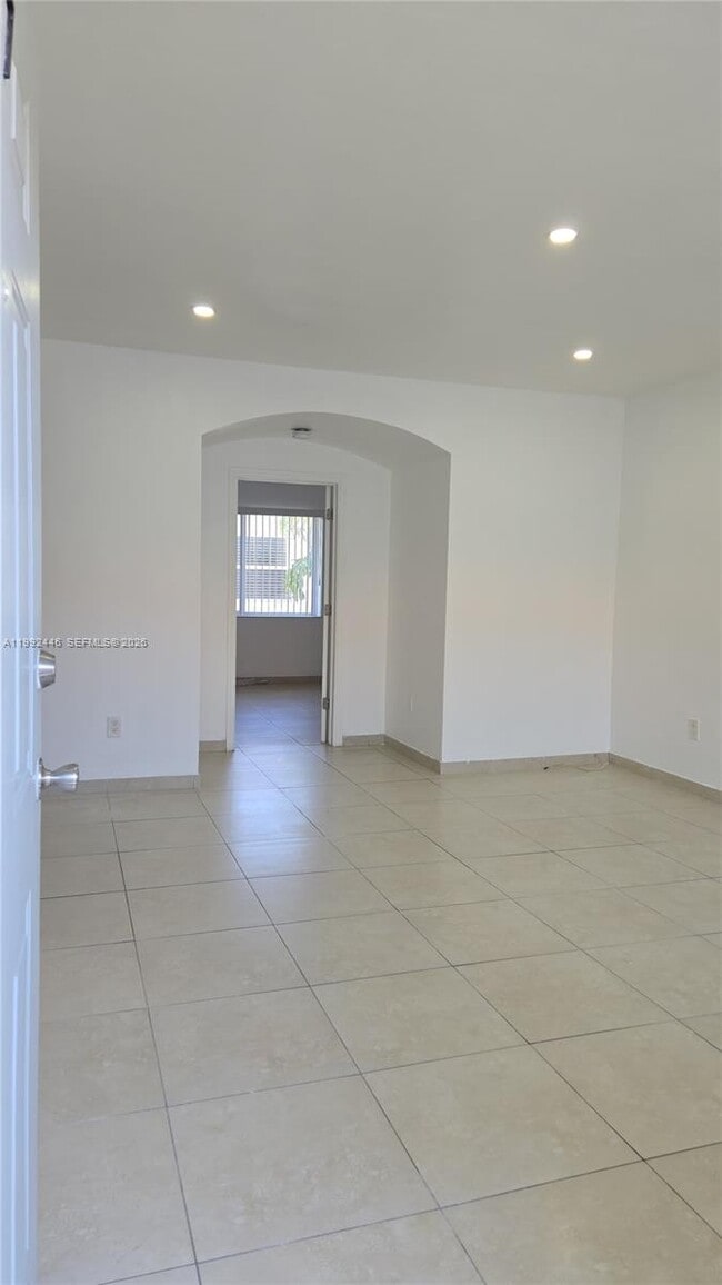 Building Photo - 9473 Abbott Ave