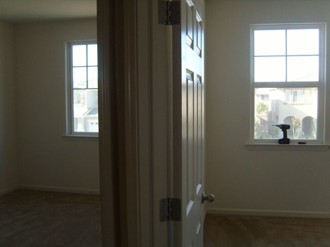 Building Photo - 674 Chandon Dr