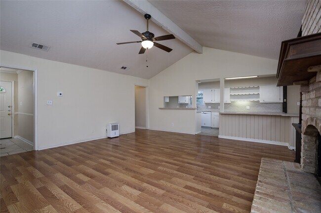 Foto del edificio - 13215 Lake Breeze Ln