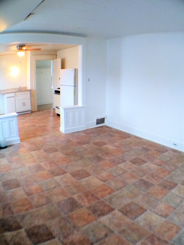 Primary Photo - Cozy Racine upper 2br unit