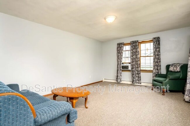 Foto del edificio - 81 Maple Ave