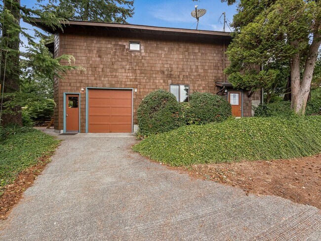 Foto del edificio - Super Sweet Cottage Living, Centrally Located!