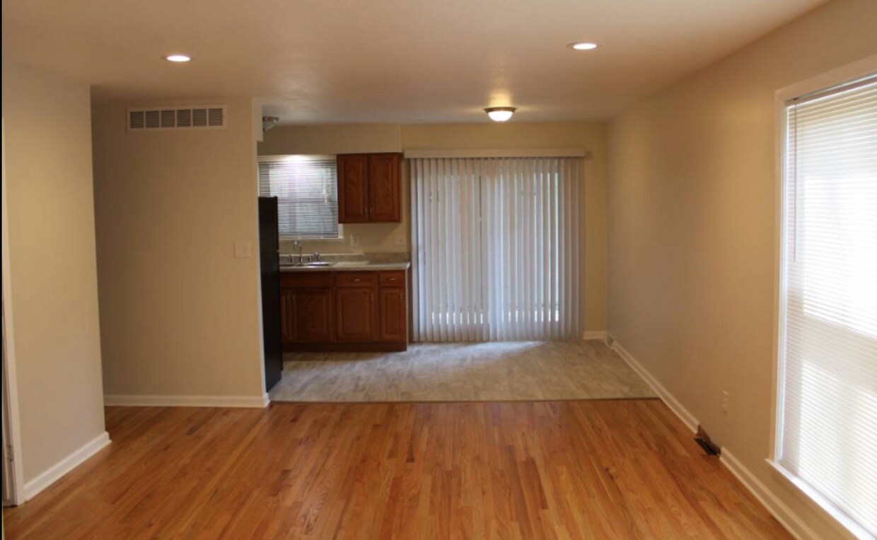 Primary Photo - 525 N Osage St
