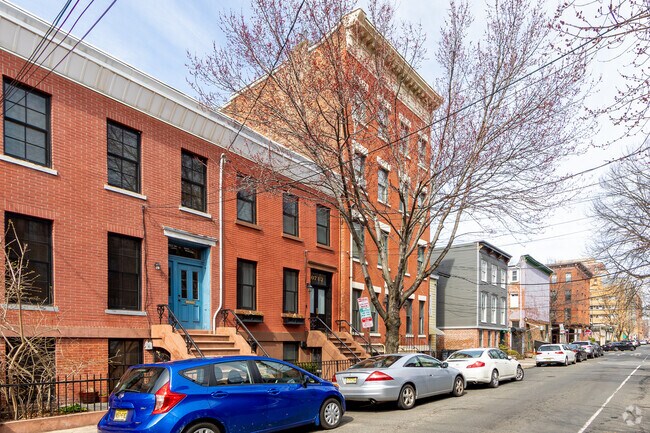 Building Photo - 109 Erie St
