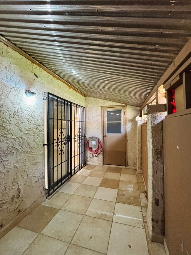 Foto del edificio - 1207 E Townley Ave