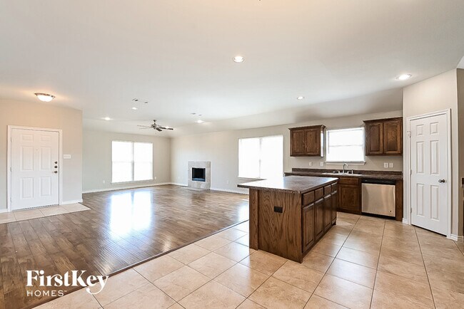 Foto del edificio - 1231 Jewel Ln