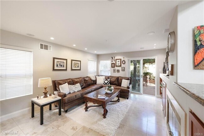 Building Photo - 3 br, 2.5 bath House - 60 San Raphael