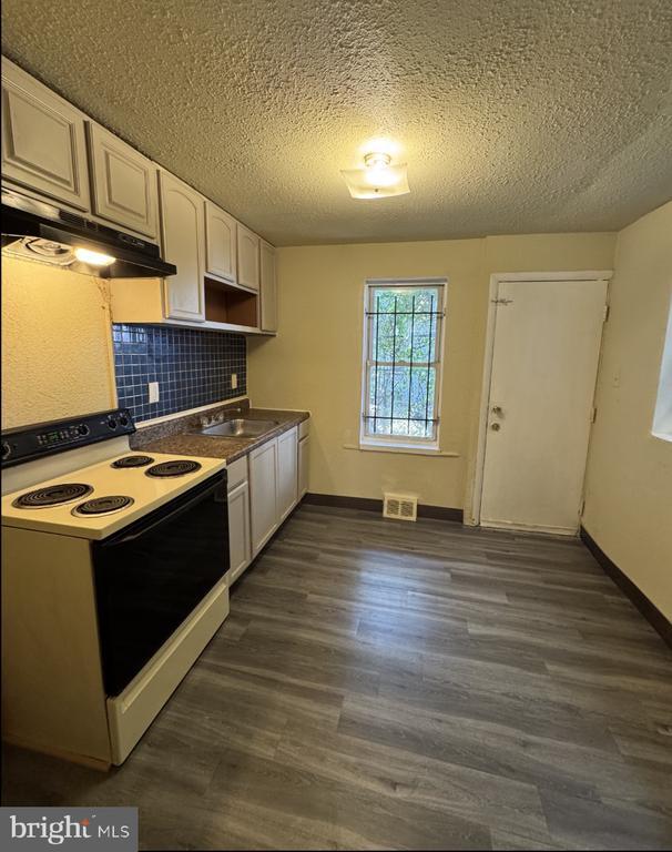 Foto del edificio - 2148 N Newkirk St