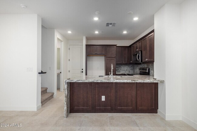 Foto del edificio - 2121 W Sonoran Desert Dr