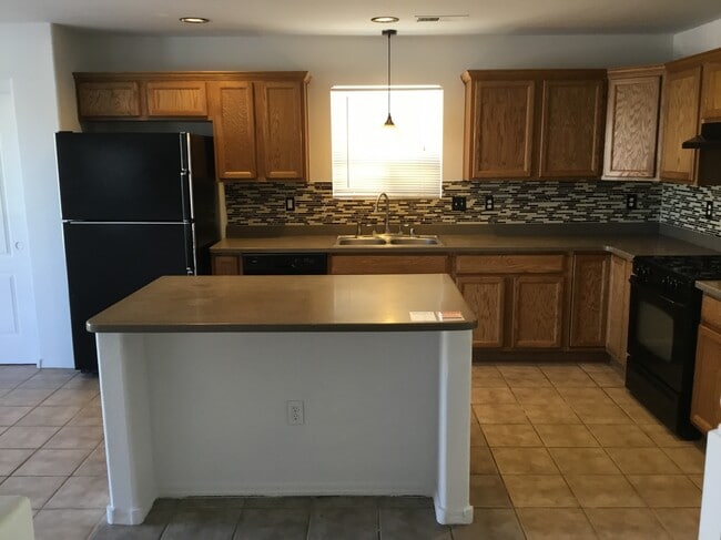 Building Photo - 3833 Oasis Springs Rd NE