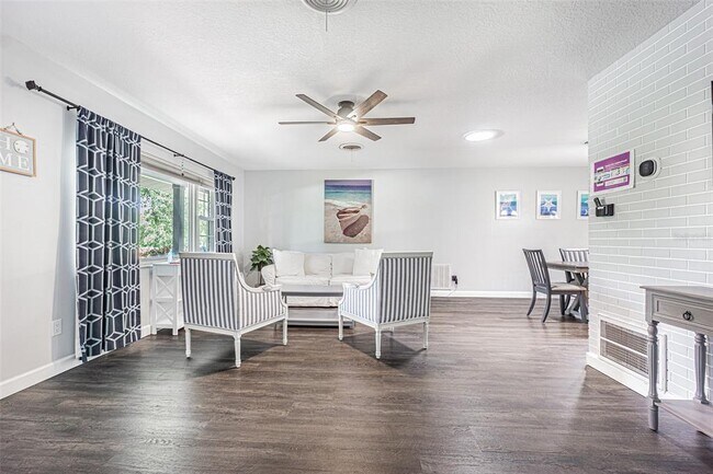 Building Photo - 863 Bay Breeze Terrace